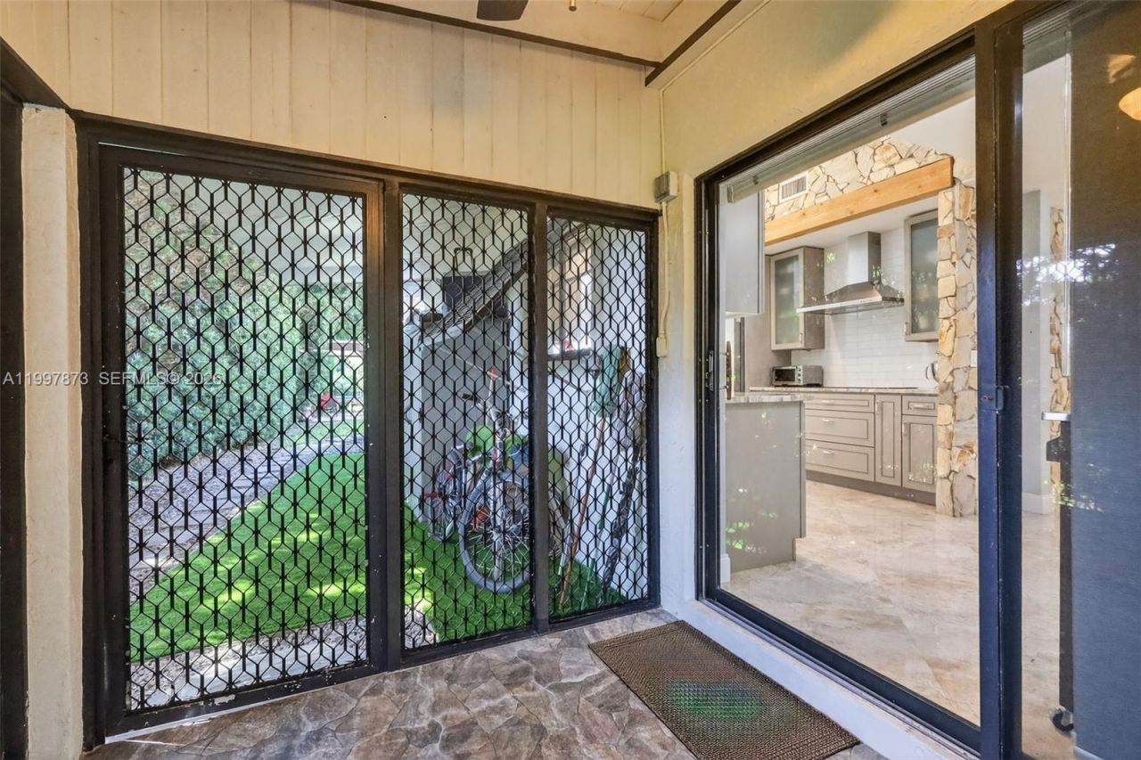 8860 SW 49th Ct, Cooper City, FL 33328 Photo