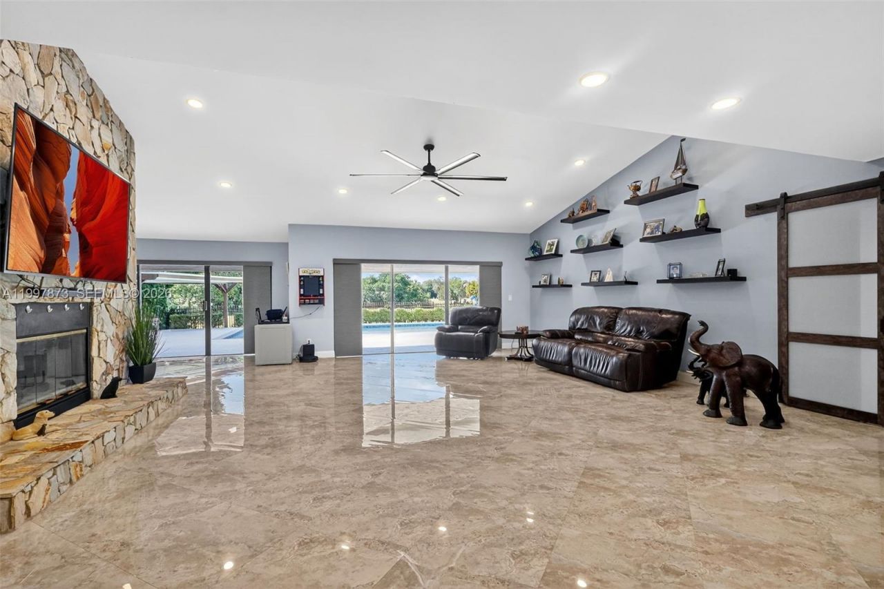 8860 SW 49th Ct, Cooper City, FL 33328 Photo