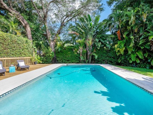 1003 NE 118th St, Biscayne Park, FL 33161