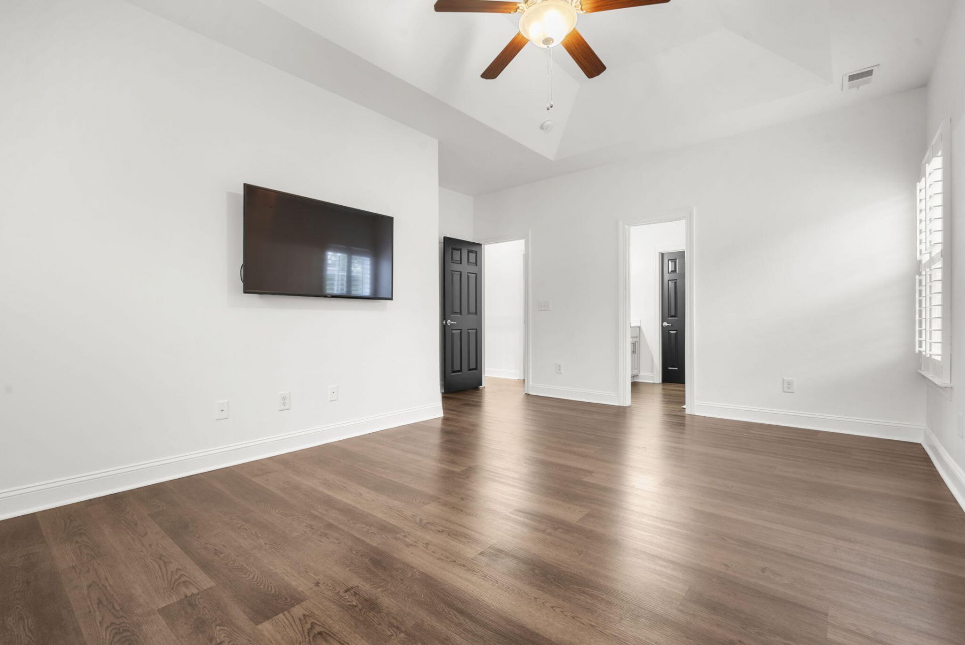 5254 Mulholland Drive Photo 17