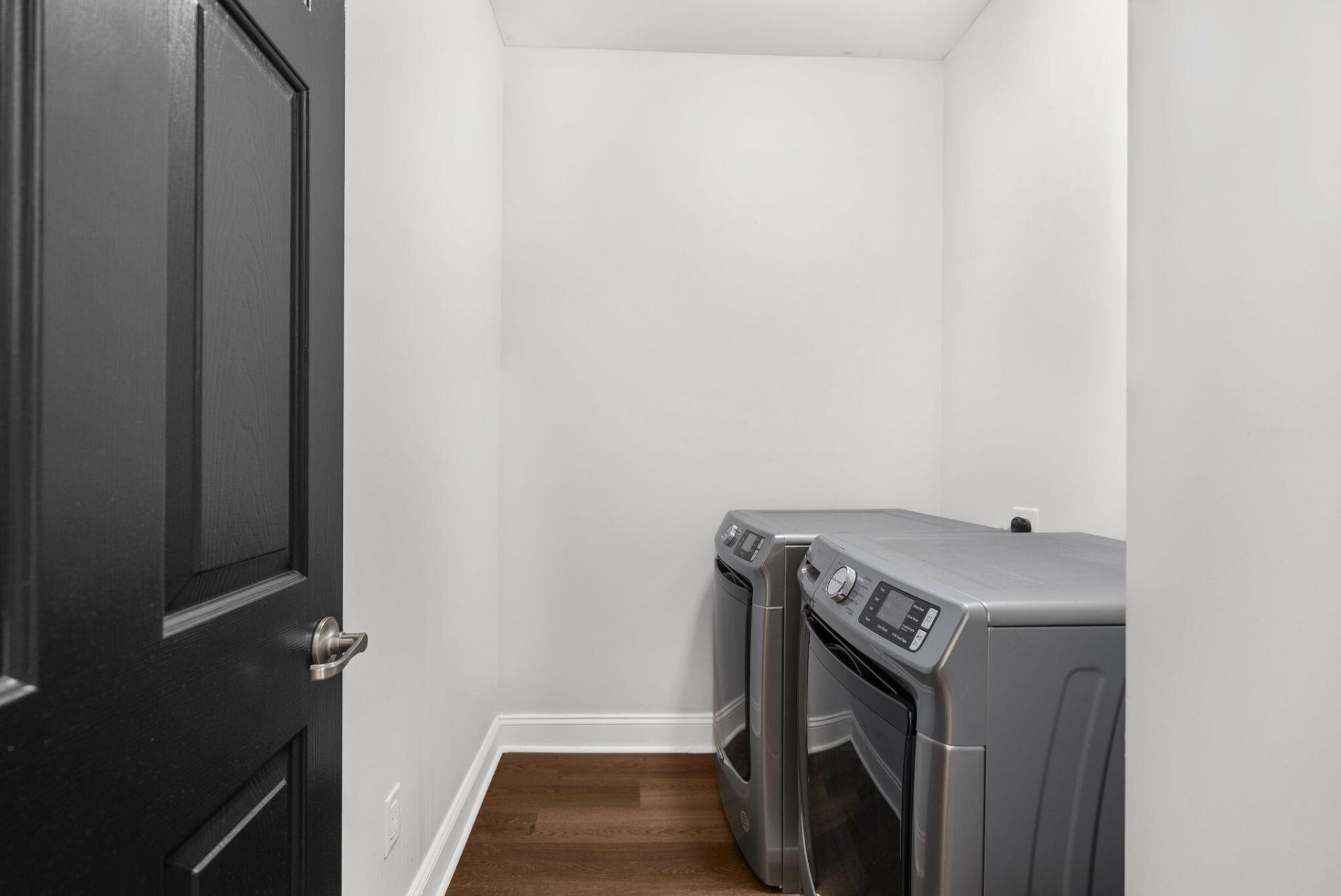 5254 Mulholland Drive Photo 24