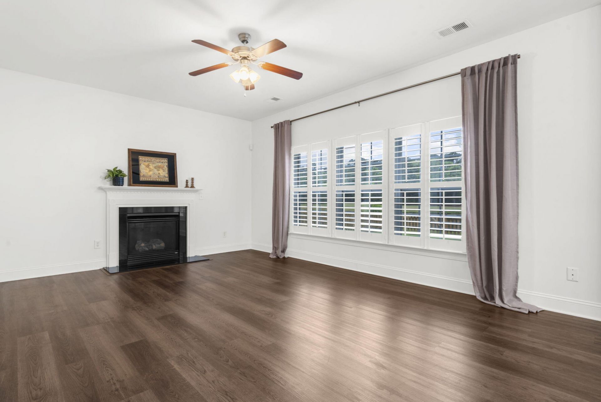 5254 Mulholland Drive Photo 8