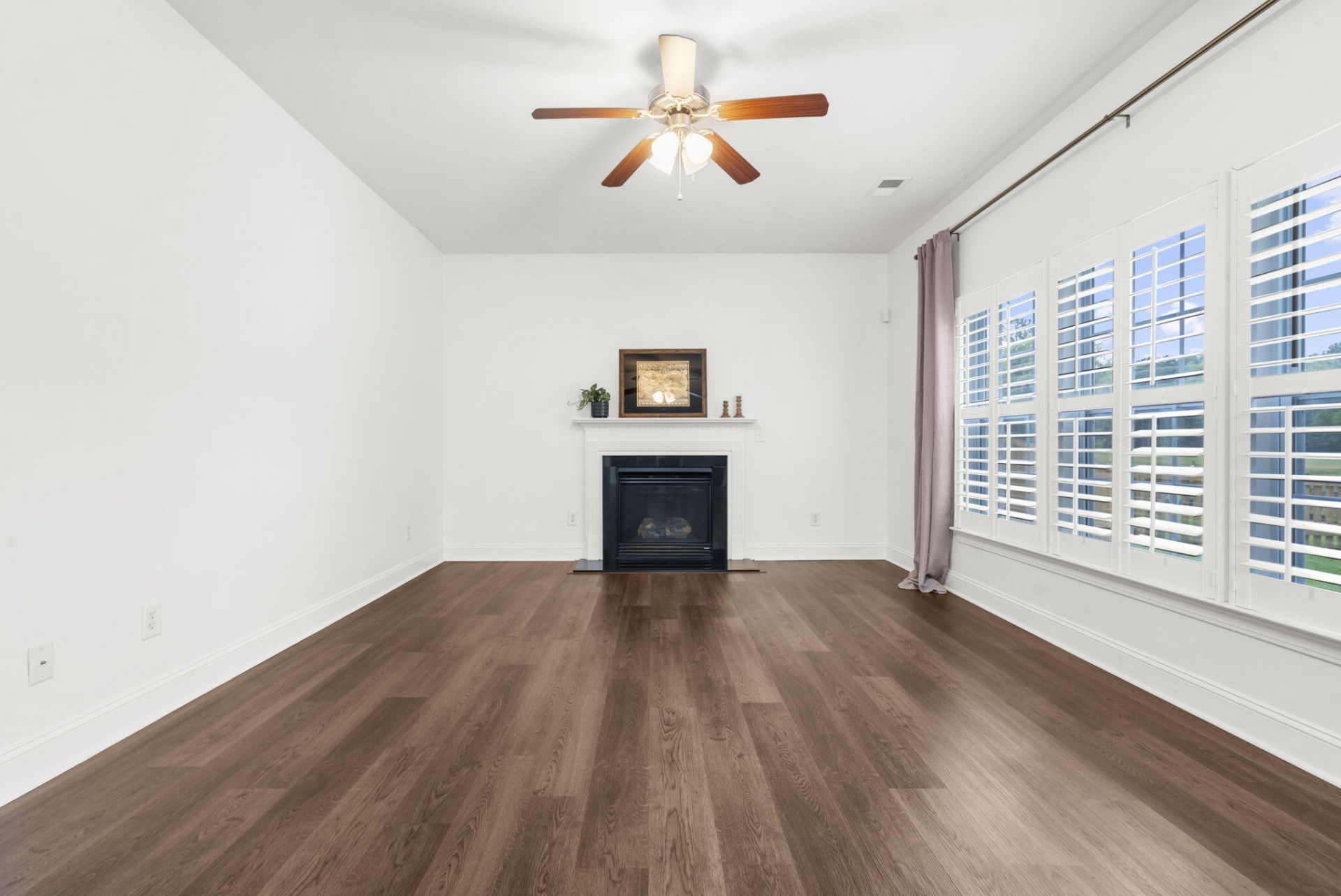 5254 Mulholland Drive Photo 9