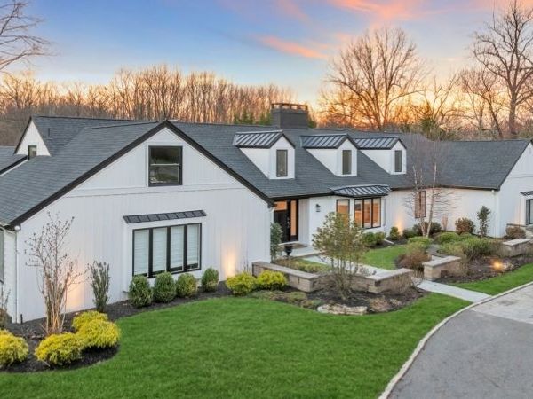 16 E Greenbrook Rd, North Caldwell, NJ 07006