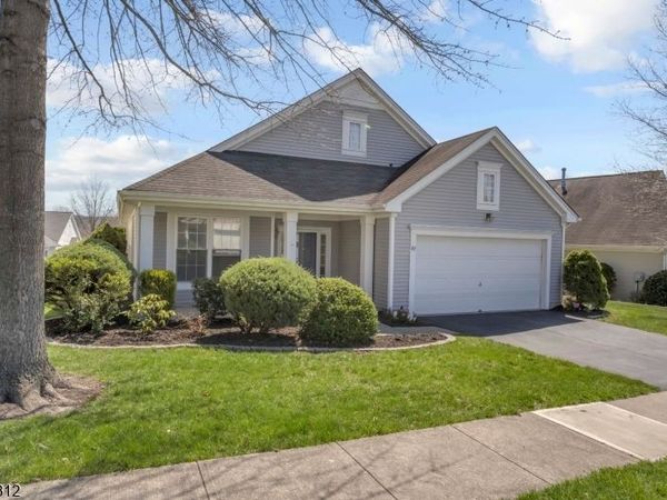 87 Kensington Cir, White, NJ 07823