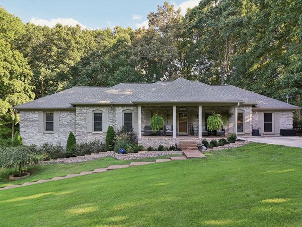 106 Dogwood Ct , Dickson, TN 37055