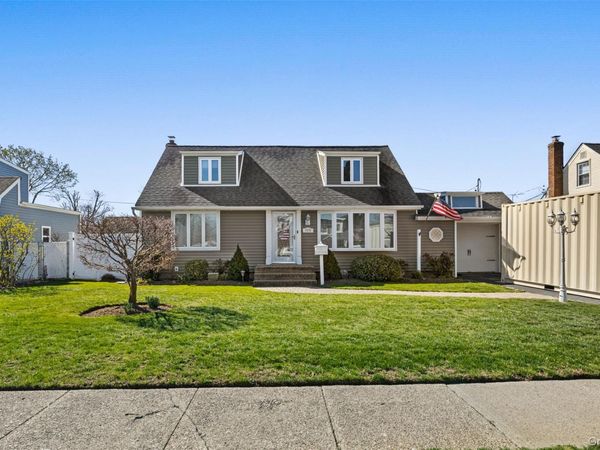 3976 Wicks Avenue , Seaford, NY 11783