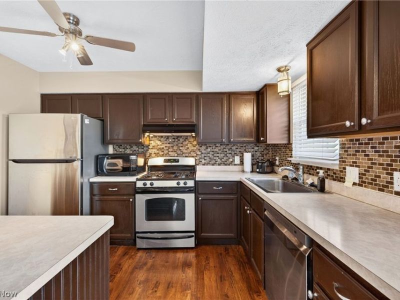 3400 Newport Cove, Unit B-20, Willoughby, OH 44094 Photo 17