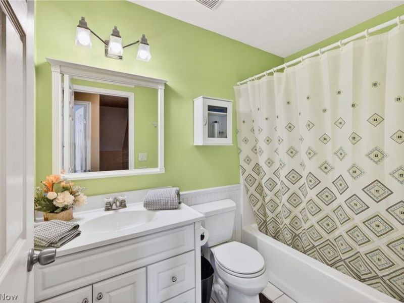 3400 Newport Cove, Unit B-20, Willoughby, OH 44094 Photo 22