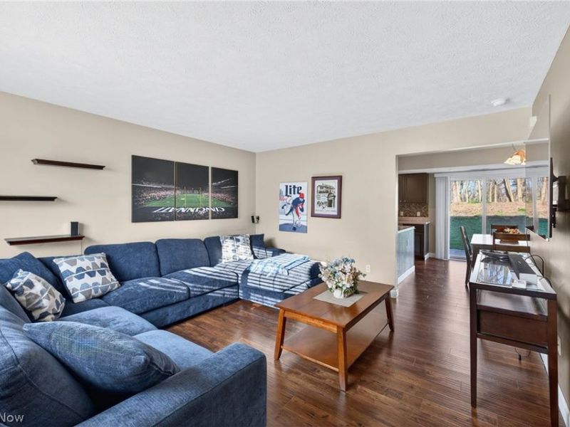 3400 Newport Cove, Unit B-20, Willoughby, OH 44094 Photo 4