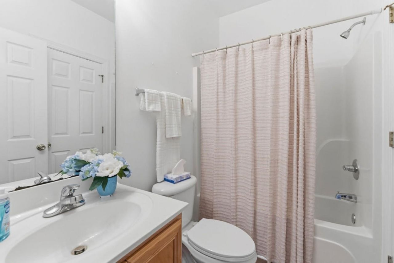 2053 Silvercrest Dr. Photo 10