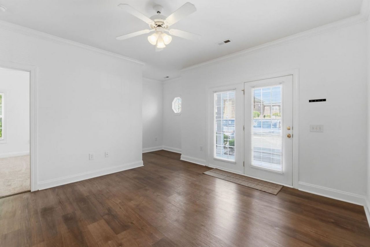 2053 Silvercrest Dr. Photo 11