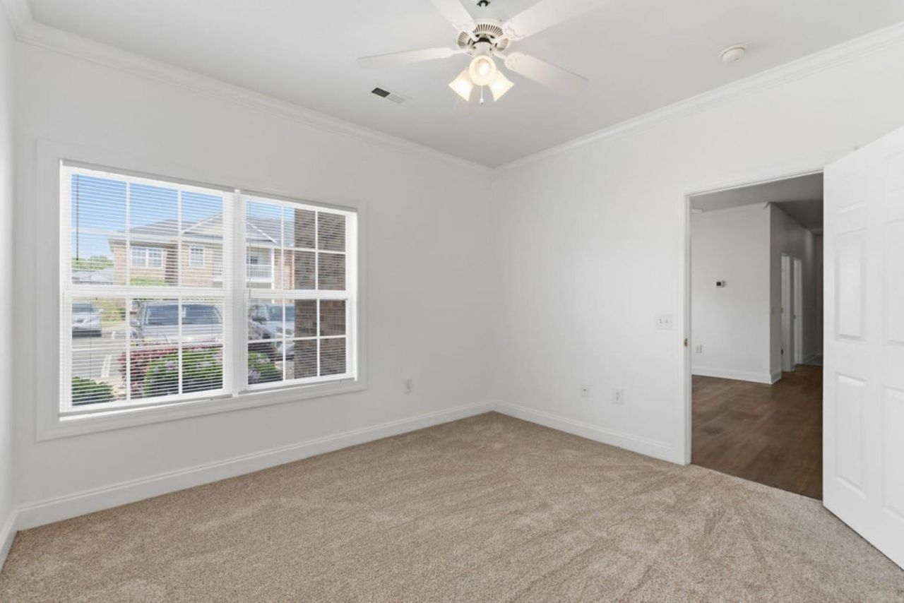 2053 Silvercrest Dr. Photo 15