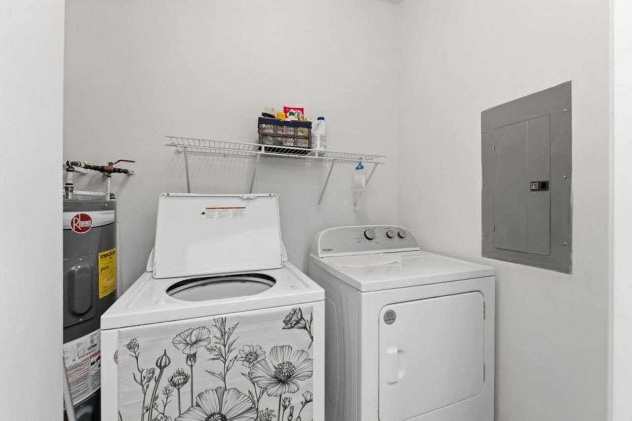 2053 Silvercrest Dr. Photo 18