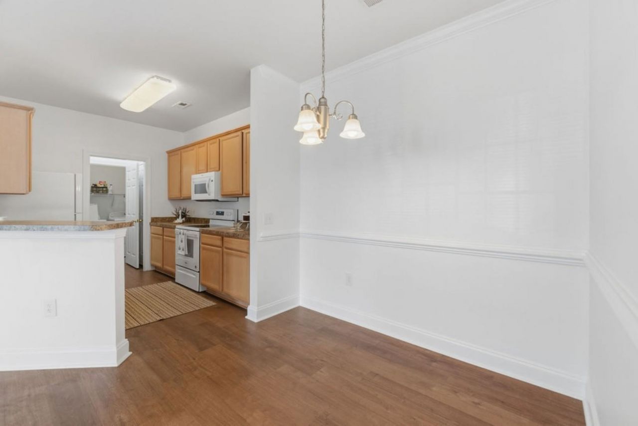 2053 Silvercrest Dr. Photo 4