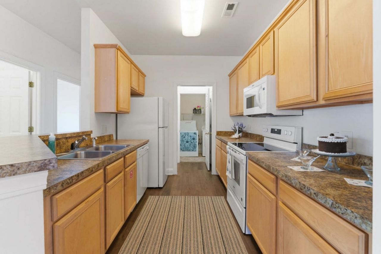 2053 Silvercrest Dr. Photo 5