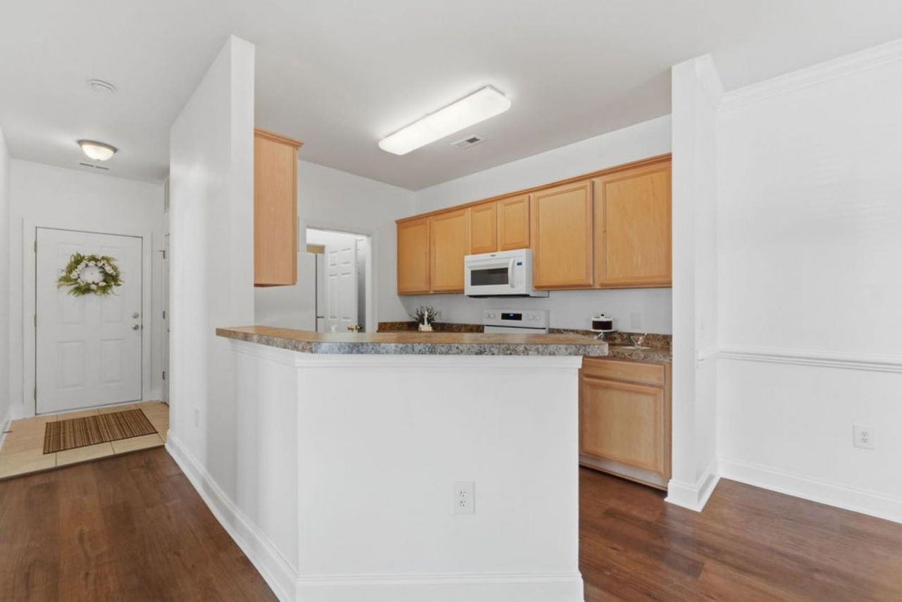 2053 Silvercrest Dr. Photo 7