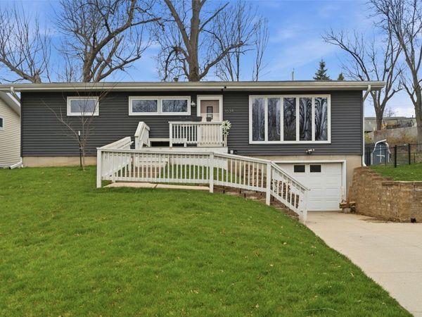 1634 24th Street NW, Cedar Rapids, IA 52405