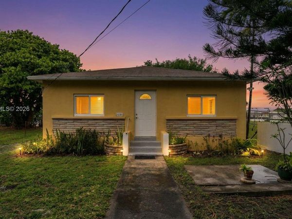 2231 NW 74th St , Miami, FL 33147