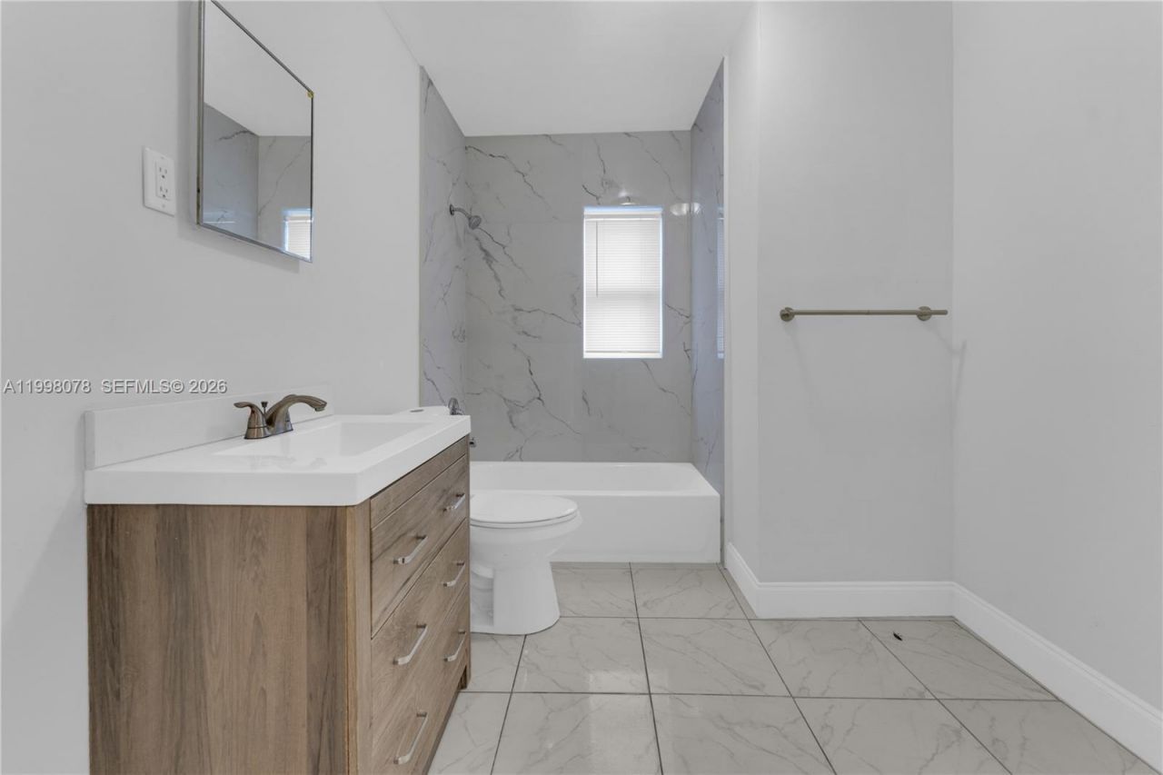 2231 NW 74th St, Miami, FL 33147 Photo