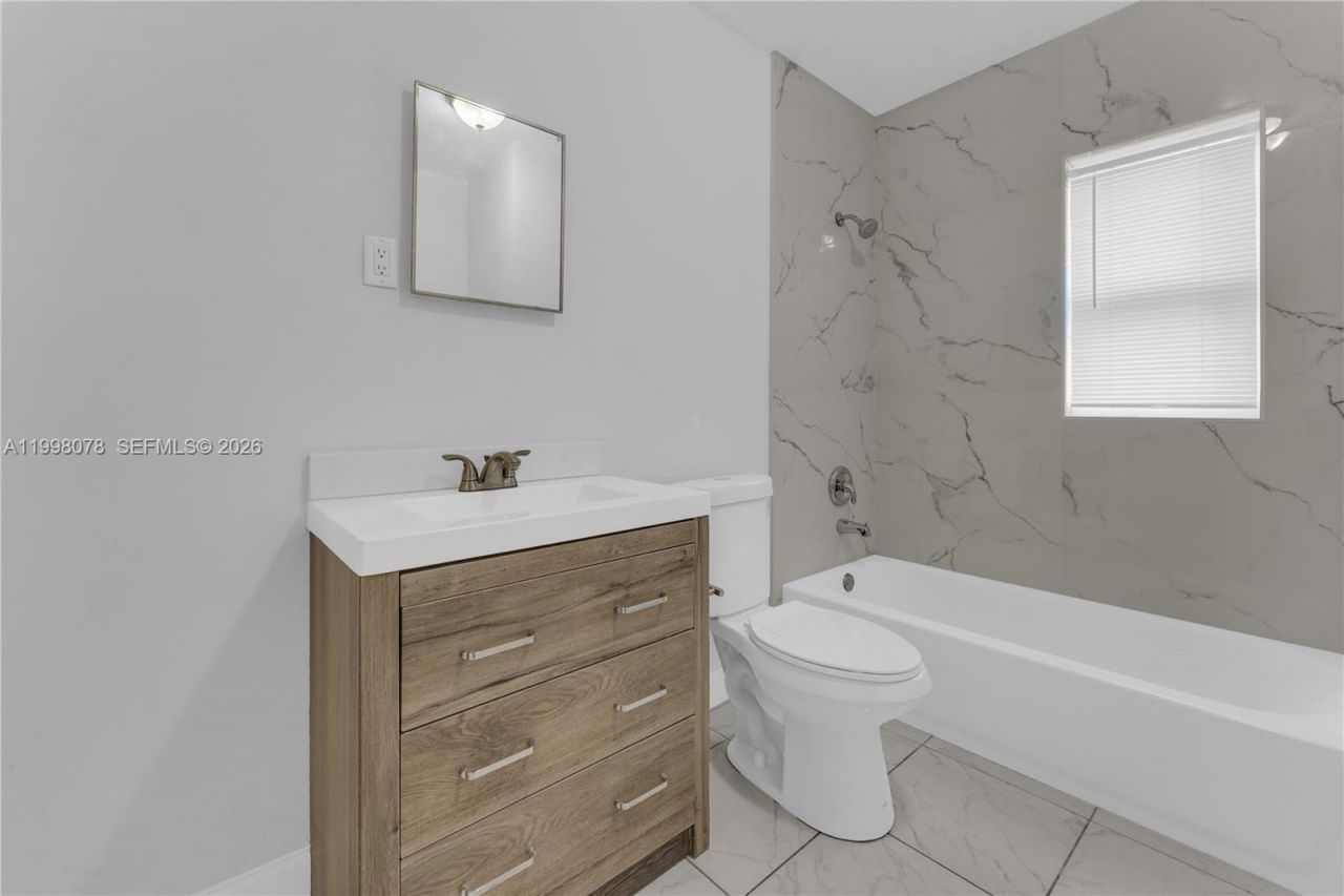 2231 NW 74th St, Miami, FL 33147 Photo