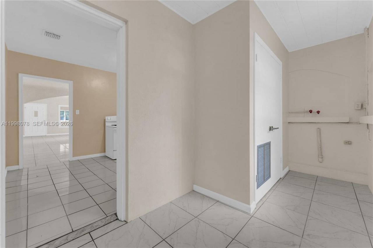 2231 NW 74th St, Miami, FL 33147 Photo