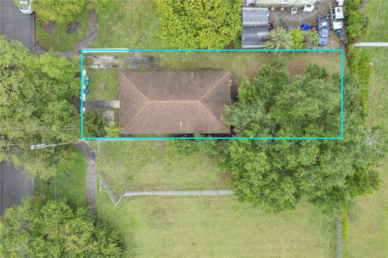 2231 NW 74th St, Miami, FL 33147 Photo