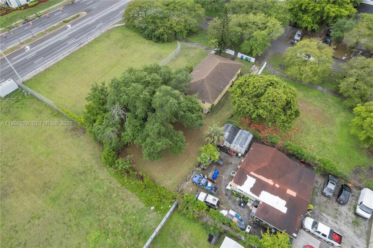 2231 NW 74th St, Miami, FL 33147 Photo