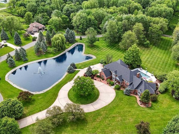 2341 S Paxton Drive, Warsaw, IN 46580