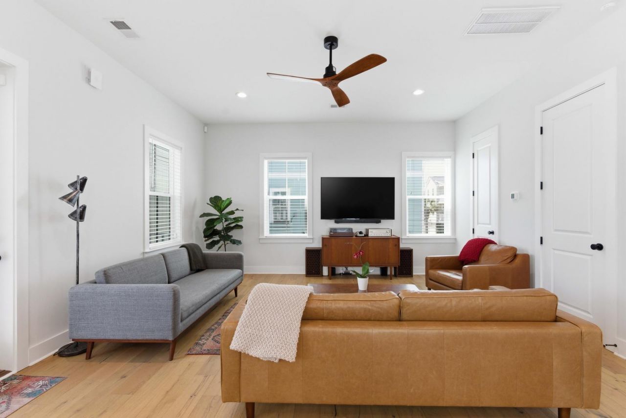 50 Aiken Street Photo 19