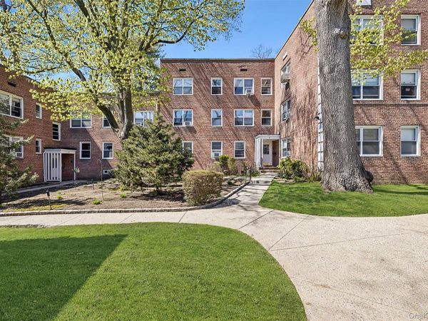 1 Edwards Street, Unit 3C, Roslyn Heights, NY 11577