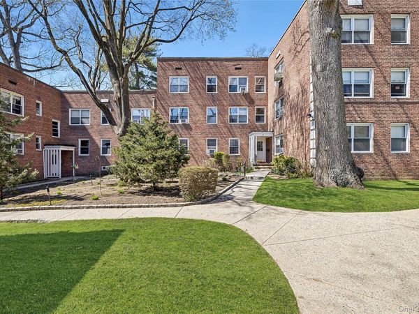 1 Edwards Street , Unit 3C, Roslyn Heights, NY 11577