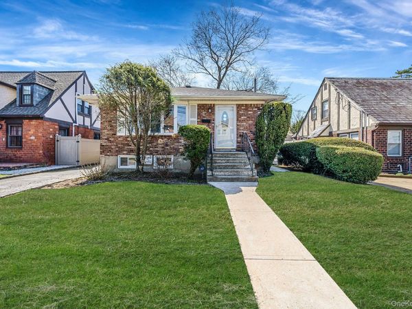 828 Barth Drive , North Baldwin, NY 11510