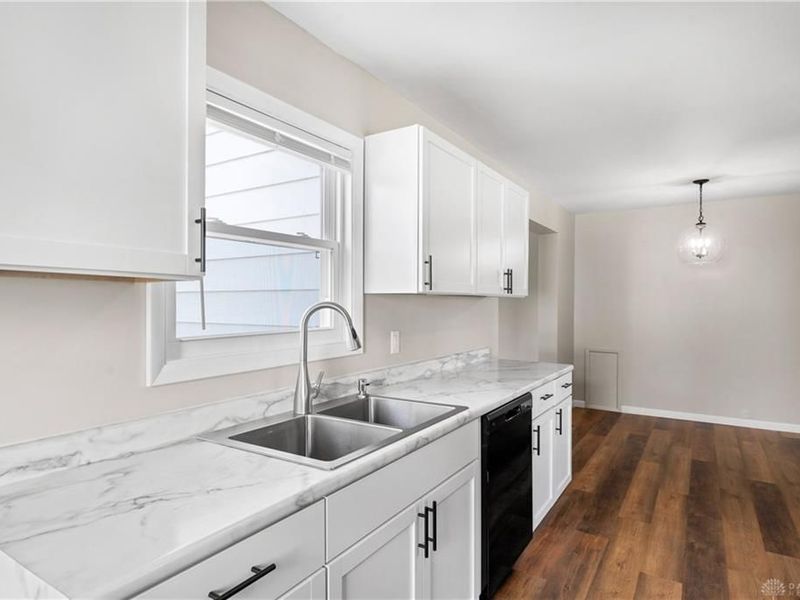 2558 Galewood Street, Dayton, OH 45420 Photo 9