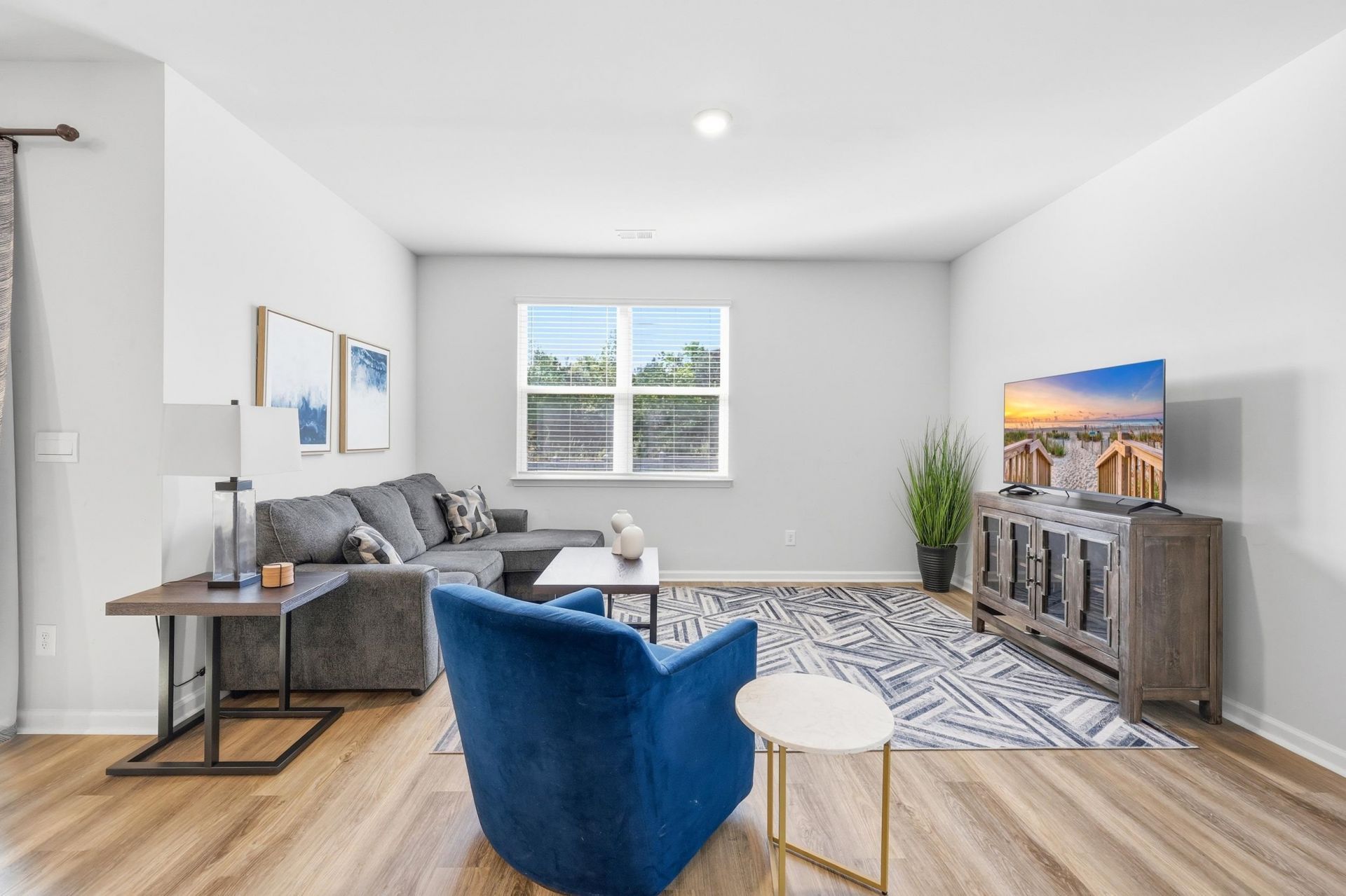 176 Londonshire Dr. Photo 10