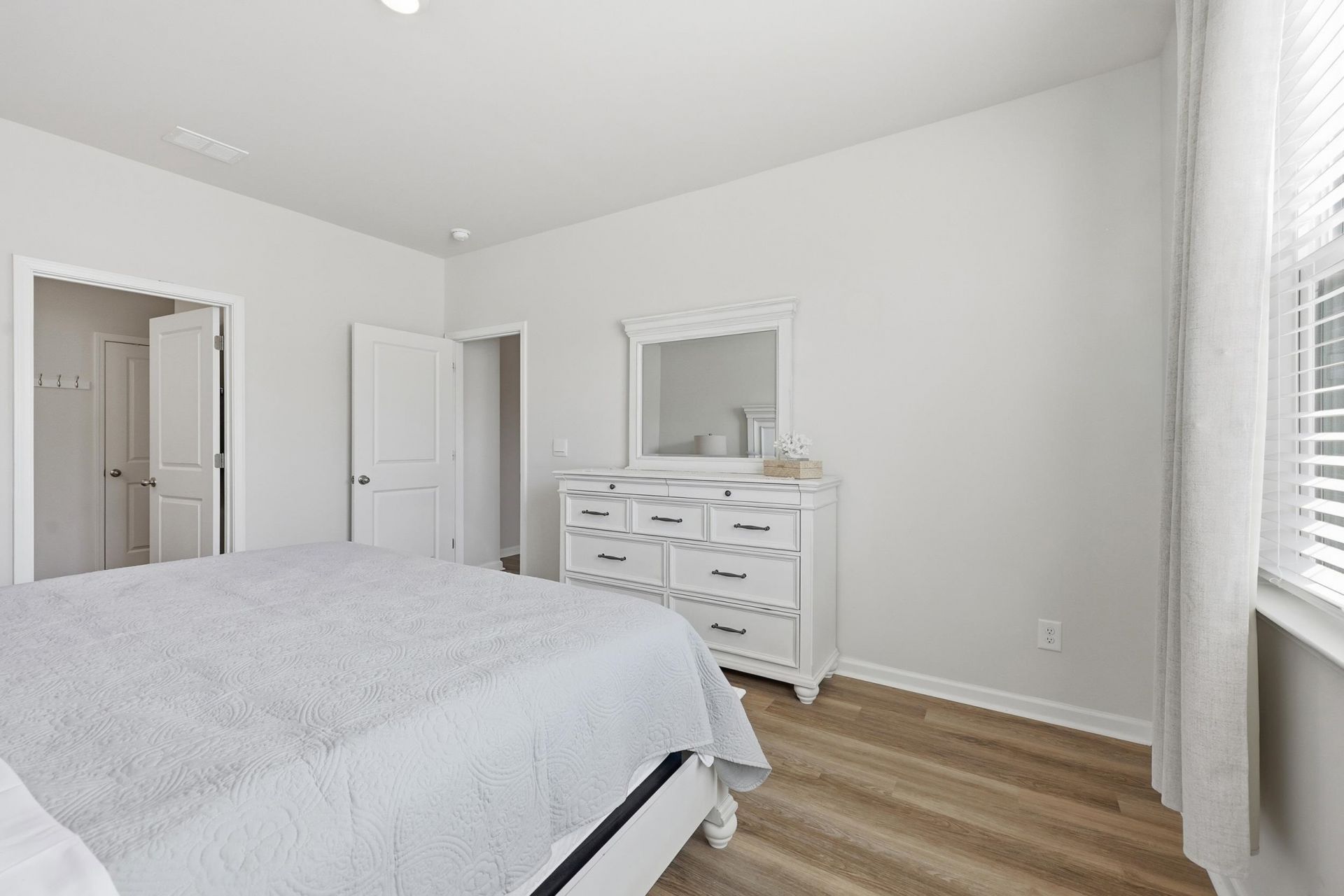 176 Londonshire Dr. Photo 12