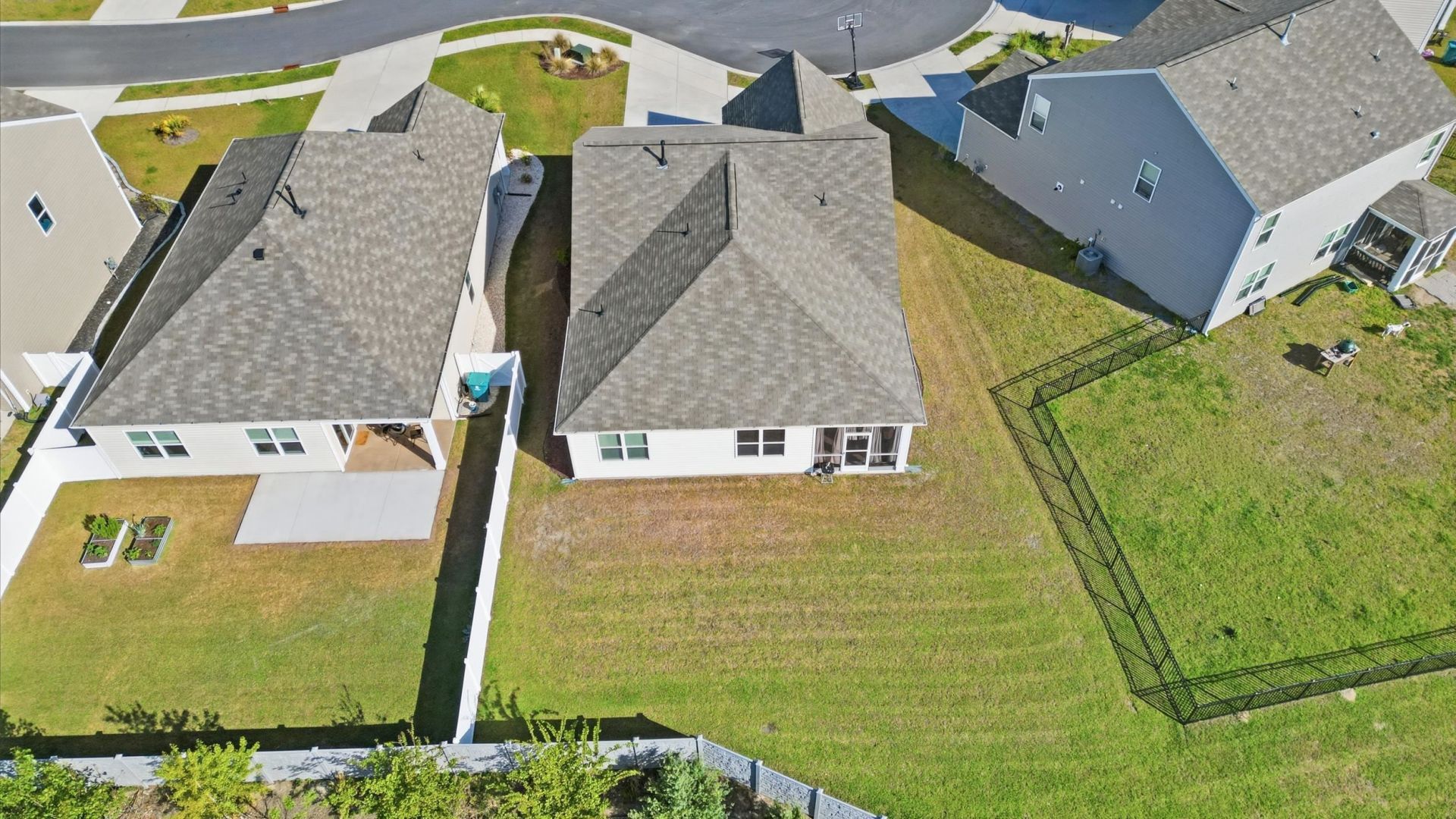 176 Londonshire Dr. Photo 34