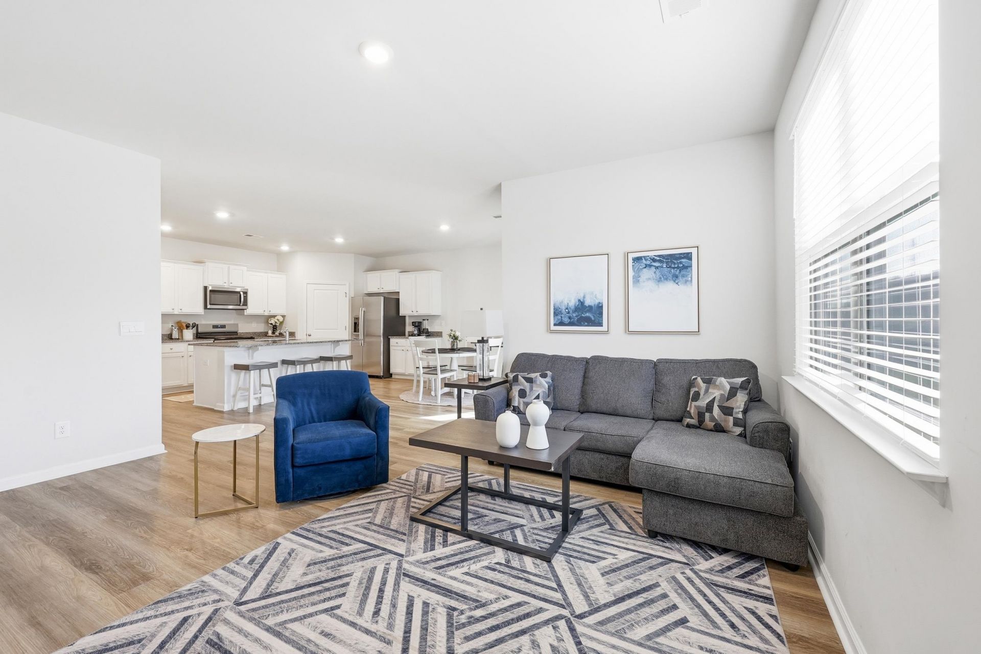 176 Londonshire Dr. Photo 4