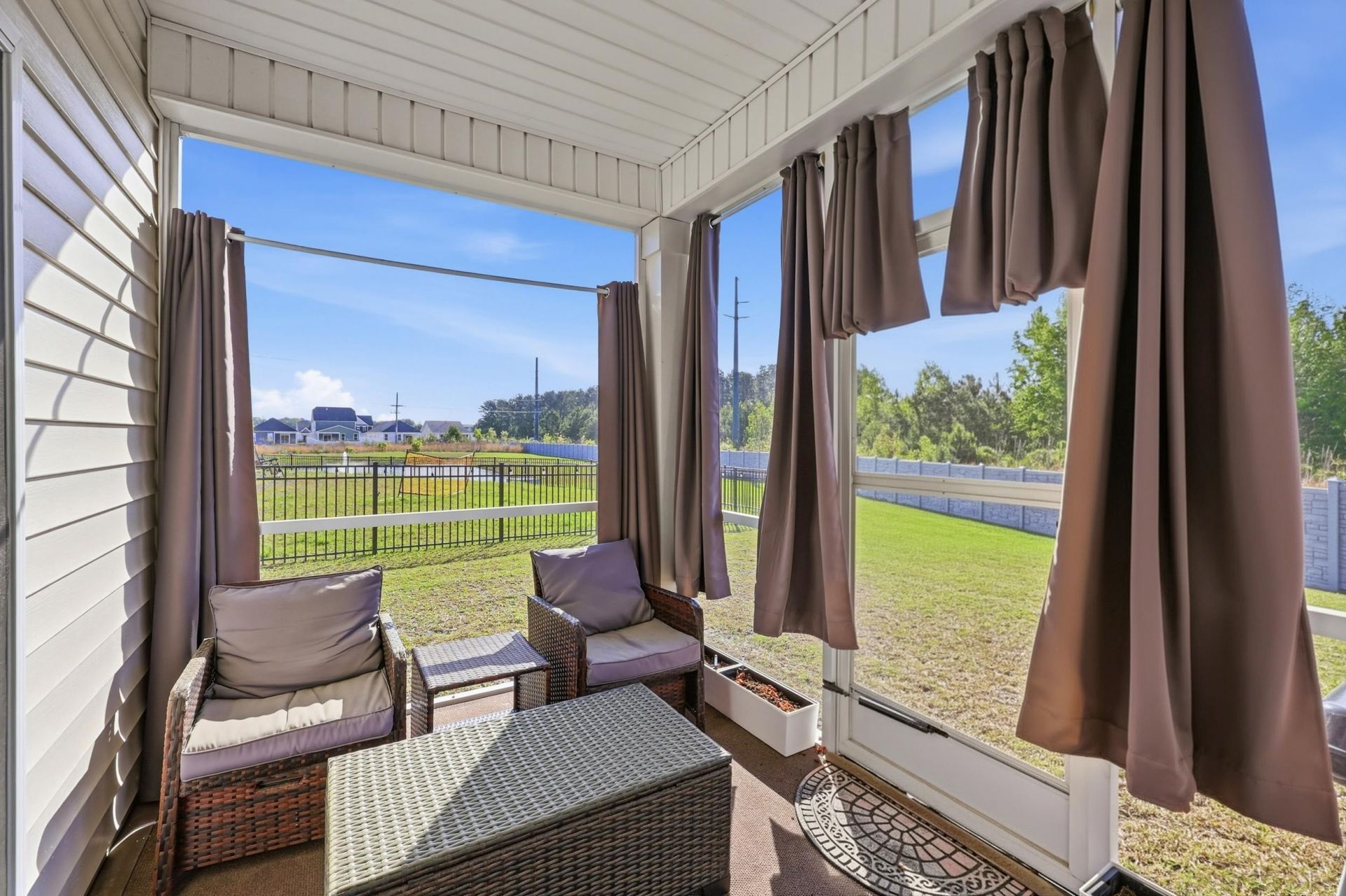 176 Londonshire Dr. Photo 4