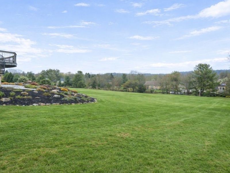 4705 Barnsleigh Drive, Bath, OH 44333 Photo 14