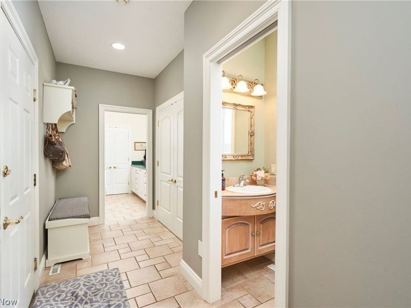 4705 Barnsleigh Drive, Bath, OH 44333 Photo 20