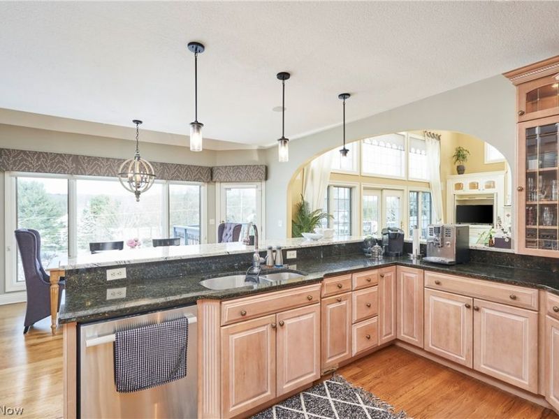 4705 Barnsleigh Drive, Bath, OH 44333 Photo 9