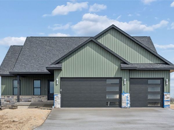 900 Crestview Drive, Solon, IA 52333