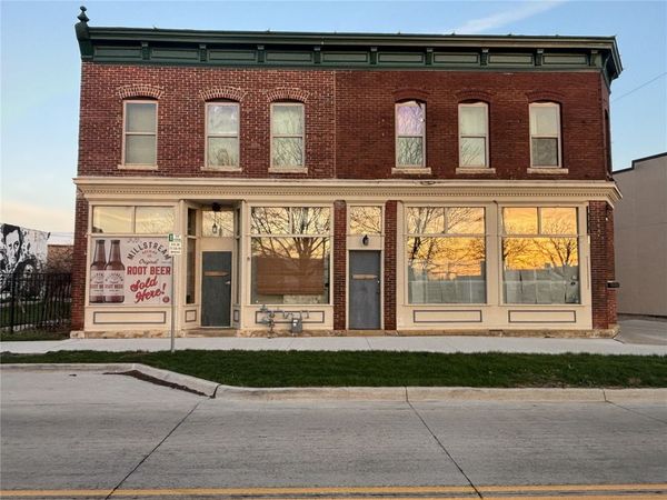 219 16th Avenue SE, Cedar Rapids, IA 52401