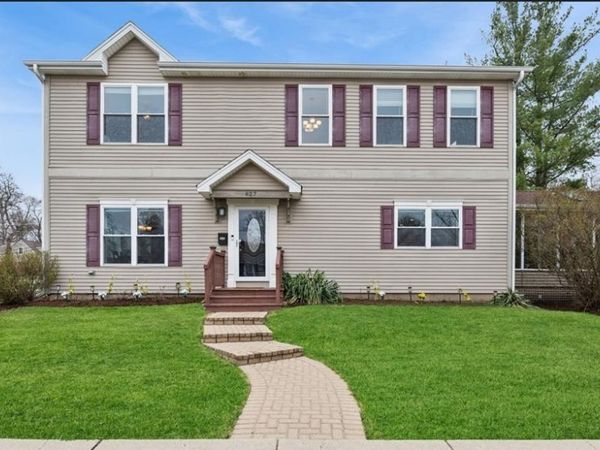 627 Grove Avenue , Deerfield, IL 60015