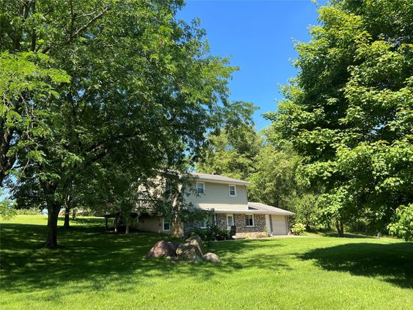 2724 Hiatt Apple Trail, Peru, IA 50222