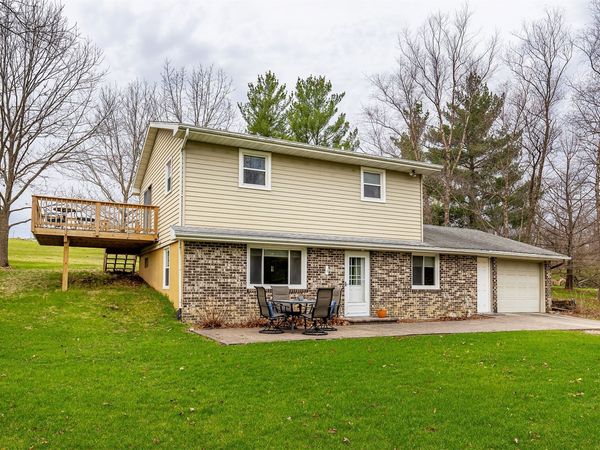 2724 Hiatt Apple Road, Peru, IA 50222