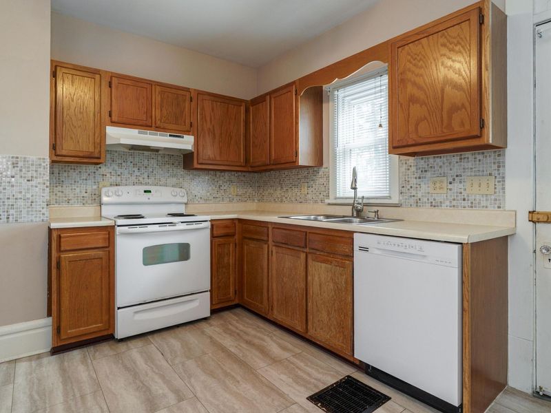 3068 Tremont Road , Columbus, OH 43221 Photo 10