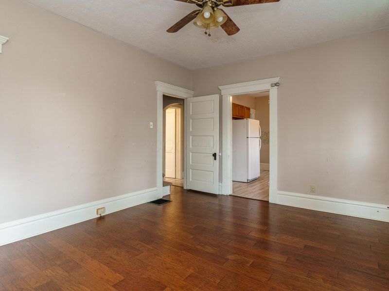 3068 Tremont Road , Columbus, OH 43221 Photo 9