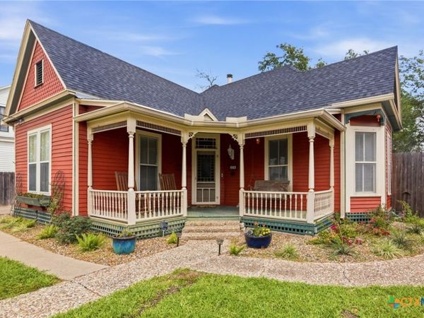 306 W Stayton Avenue , Victoria, TX 77901